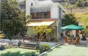 Gorgeous Home In Derveni With Kitchen - Ано-Трикала