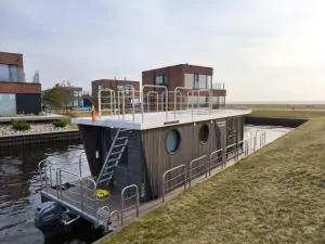 Svencele Boats namas-laivas reikalingos laivavedžio teisės - Mingė