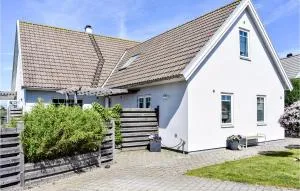 Three-Bedroom Holiday Home In Ystad - 斯塔德