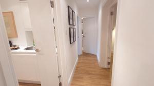 DELUXE TOWER BRIDGE APARTMENTS