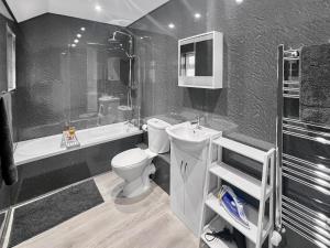 Stylish House Near Hospital with Free Parking