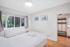 Private Garden Apartment by Tulse Hill Station - Pass the Keys