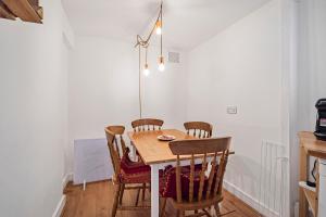 Private Garden Apartment by Tulse Hill Station - Pass the Keys