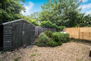 Private Garden Apartment by Tulse Hill Station - Pass the Keys
