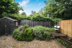 Private Garden Apartment by Tulse Hill Station - Pass the Keys