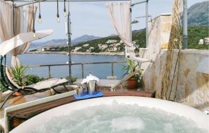 Beautiful Apartment In Utjeha