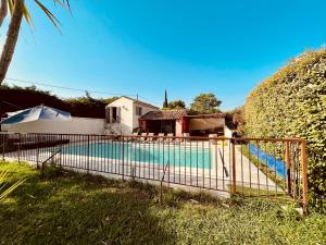 Superbe Villa avec piscine , 3 chambres et dépendance