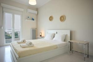 Panoramic White Blue