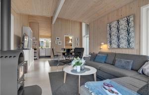 Three-Bedroom Holiday Home In Logstor