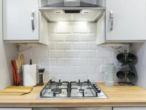 Luxury Retreat Cafes and Shopping Queens Uni - Pass the Keys