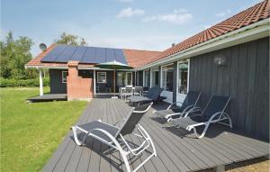 Awesome Home In Væggerløse With Sauna