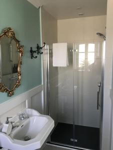 B&B / Chambres d'hotes Le Presbytere Chambre D-Hotes : photos des chambres