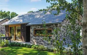 Gorgeous Home In Ijhorst With Kitchen - 泽伊德沃尔德