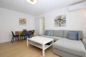 Estepona Centre Beachfront Apartment ROSSI