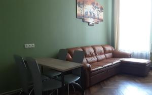 Apartment on Yevreiska street