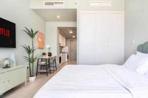 Cosy Studio Apartment in Bloom Towers, Jumeirah Village Circle