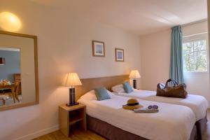 One-Bedroom Apartment (4 Adults) with Partial Sea View room in Residence Reine Marine