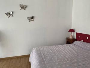 Appartements Spacieux F2 ensoleille de 62m², climatise, balcon, parking, proche cures et centre, animaux acceptes - FR-1-703-121 : photos des chambres