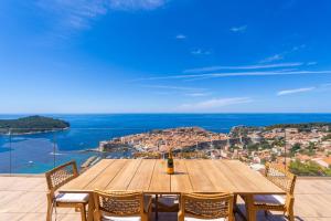 KINGS LANDING 5 stars PENTHOUSE