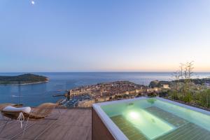 KINGS LANDING 5 stars PENTHOUSE