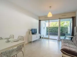 Charmant studio avec terrasse, parking en sous-sol, entre Biarritz et Anglet, à 5 km des plages - FR-1-3-600 - Lahubiague