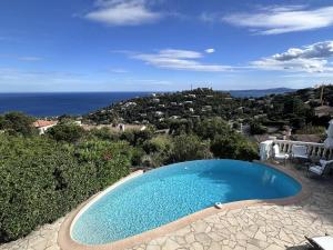 Villa avec piscine privée, climatisation et parking aux Issambres - FR-1-768-4