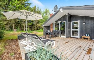 Nice Home In Ringkøbing With Wifi