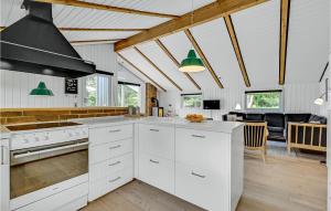 Nice Home In Ringkøbing With Wifi