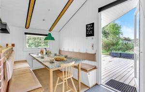 Nice Home In Ringkøbing With Wifi