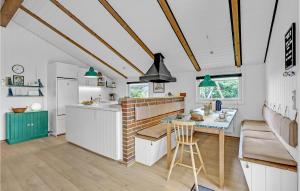 Nice Home In Ringkøbing With Wifi