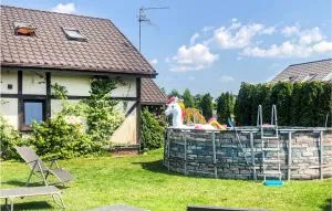 4 Bedroom Cozy Home In Mscice - Spore