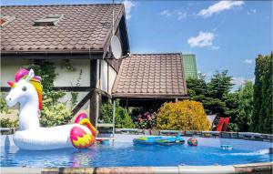 4 Bedroom Cozy Home In Mscice