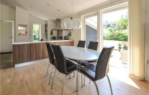 Three-Bedroom Holiday Home In Ebeltoft