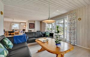 Beautiful Home In Ebeltoft With Wifi