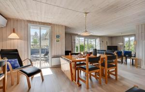 Beautiful Home In Ebeltoft With Wifi
