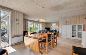 Beautiful Home In Ebeltoft With Wifi