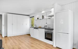 Awesome Home In Ebeltoft With Wifi