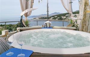 Nice Apartment In Utjeha With Kitchen