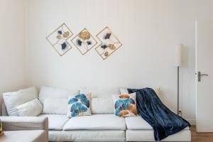 Spacious and bright 2-bedroom large apartment very close to Paris - near metro