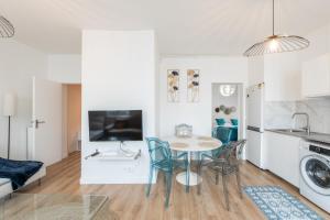 Appartements Spacious and bright 2-bedroom large apartment very close to Paris - near metro : photos des chambres