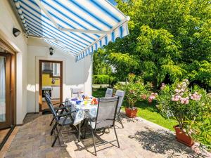 Holiday Home Juglans 1 by Interhome