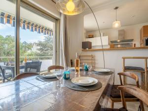 Apartment Les Aliscamps by Interhome