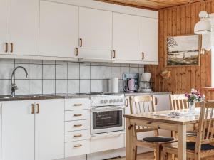 Holiday Home Matvikshamn by Interhome