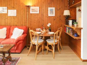 Apartment Vert Pré 3 by Interhome