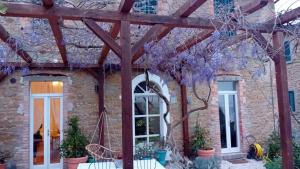 Private Stone Cottage with Starlink & Lake View