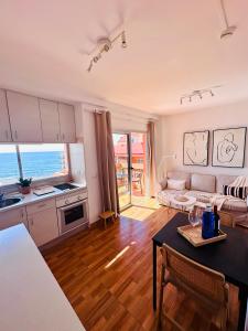 Coqueto estudio con vista al mar