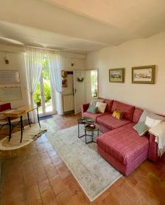 Private Stone Cottage with Starlink & Lake View