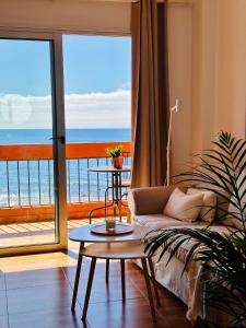 Coqueto estudio con vista al mar