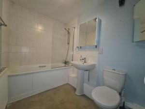 Elegant & Spacious 2 Bedroom Flat