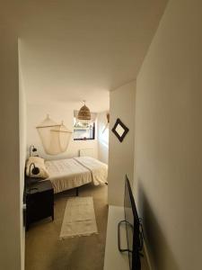 Elegant & Spacious 2 Bedroom Flat